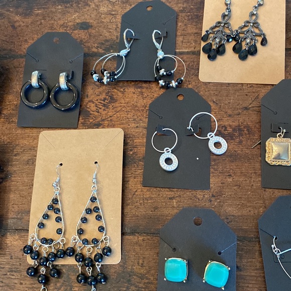 EARRINGS - 60 Pairs - Picture 16 of 17